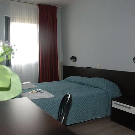 Olivi Hotel 2*